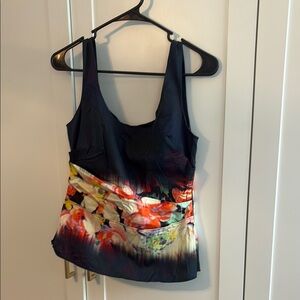 Elie Tahari Fitted Graphic Tank Top
